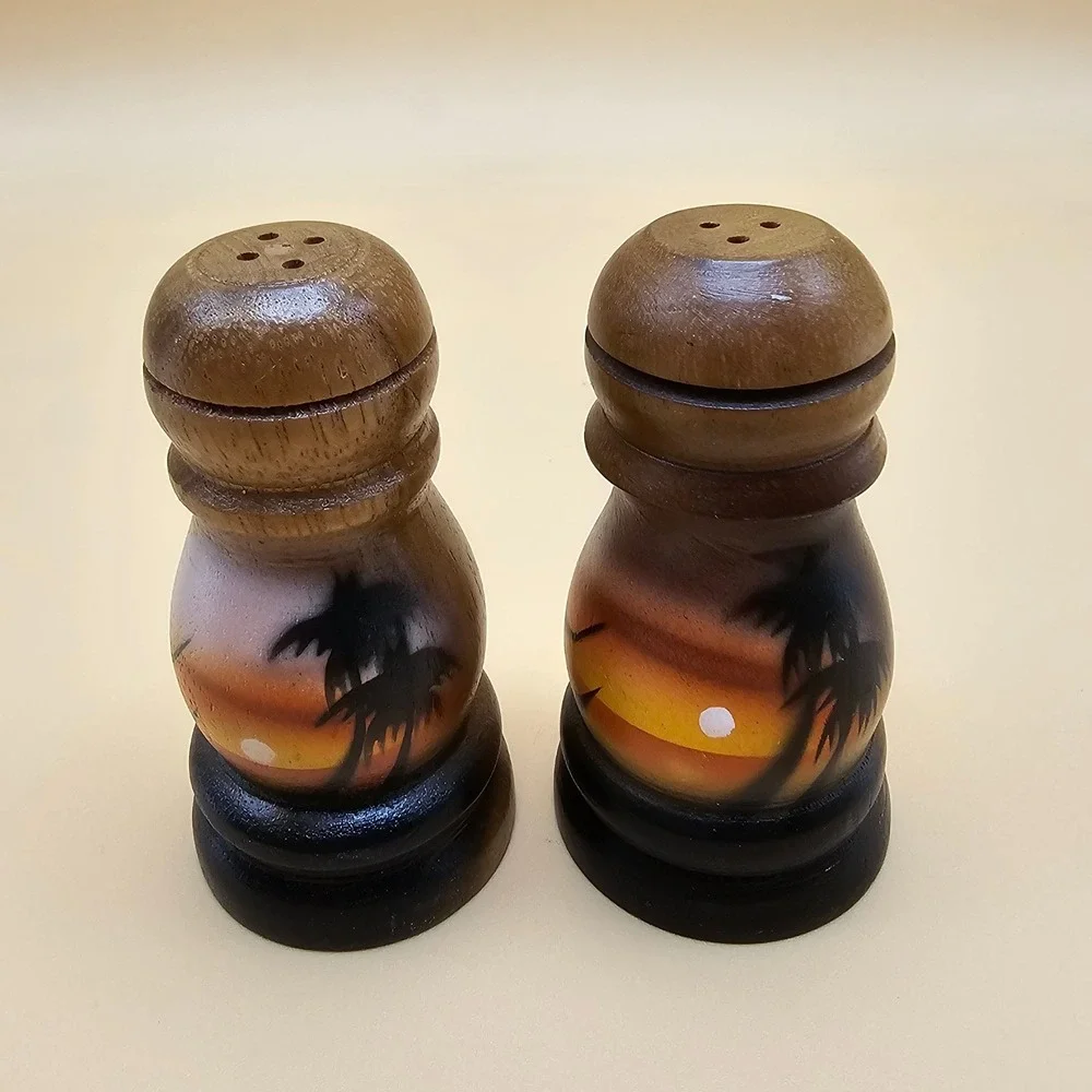 Vintage Wooden‎ Salt and Pepper Shakers Tropical Sunset Palm Tree Design